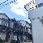 モルタル外壁の古い家の外観